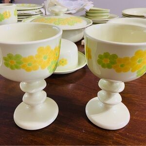 Pair Vintage Franciscan Goblets Daisy Picnic Pattern